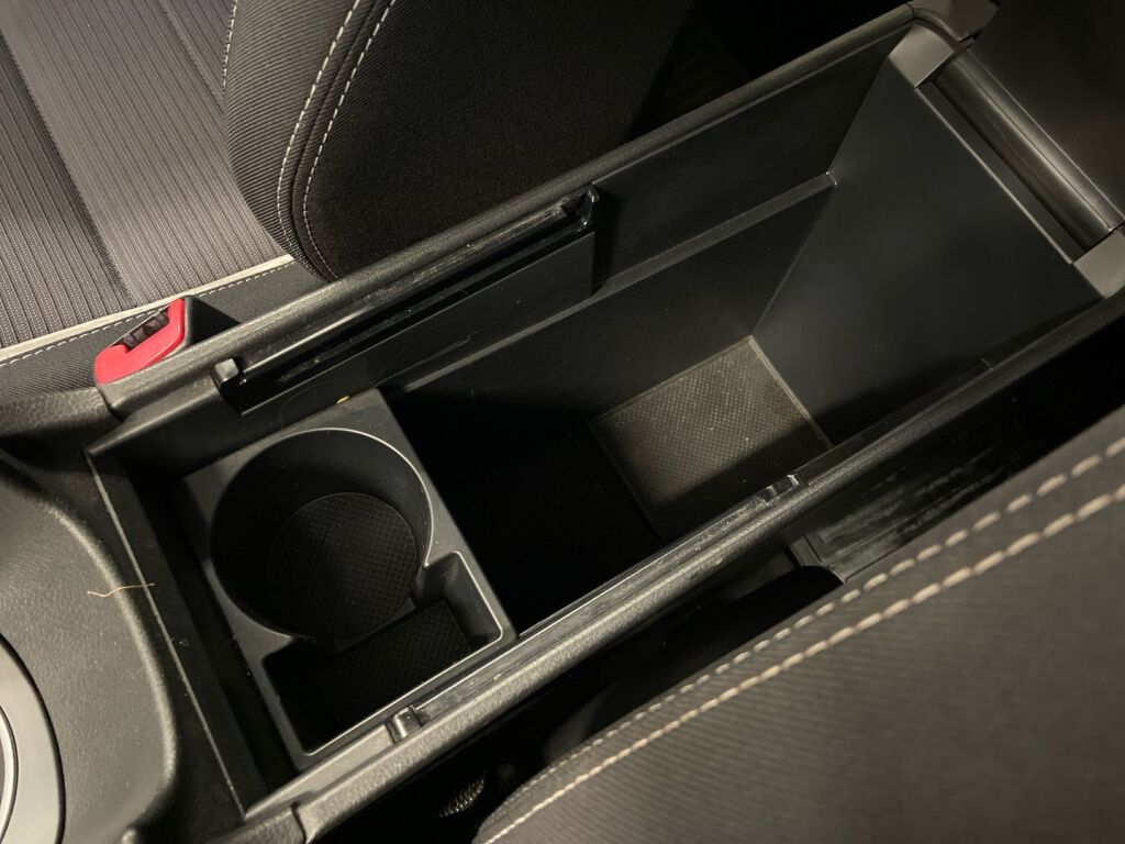 Toyota Avensis 2016 Harmaa