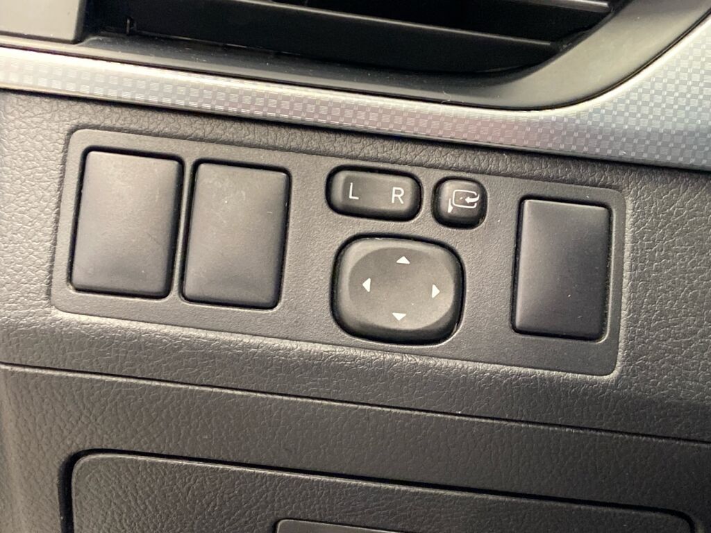 Toyota Avensis 2016 Harmaa