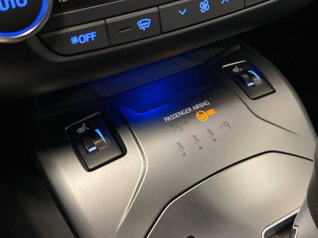 Toyota Avensis 2016 Harmaa