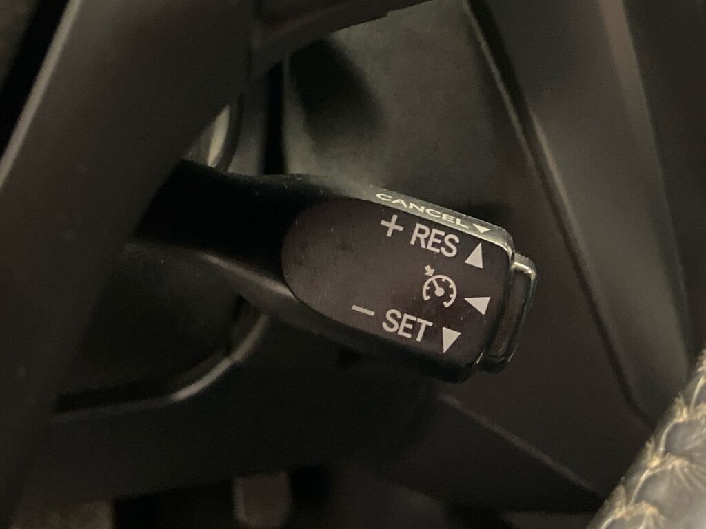 Toyota Avensis 2016 Harmaa