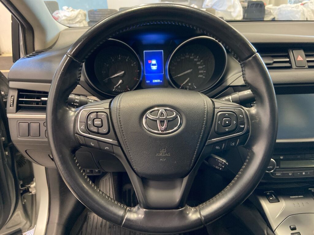 Toyota Avensis 2016 Harmaa