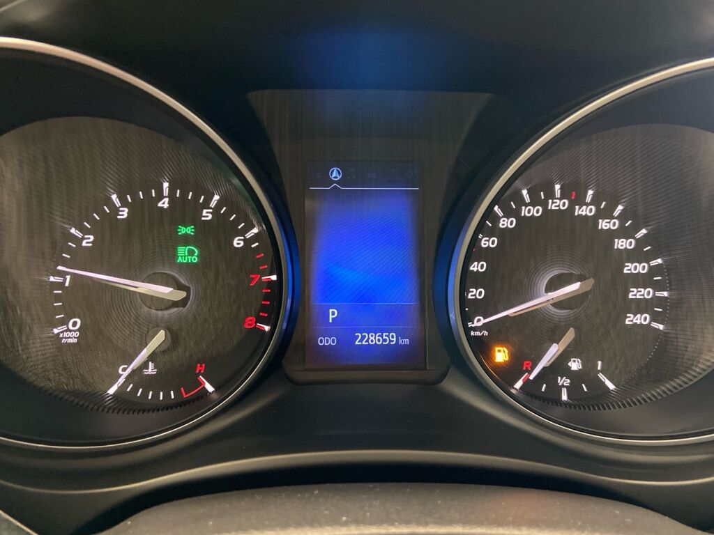 Toyota Avensis 2016 Harmaa