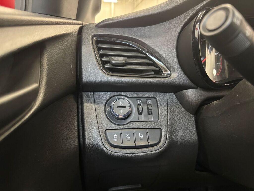 Opel Karl 2017 Punainen