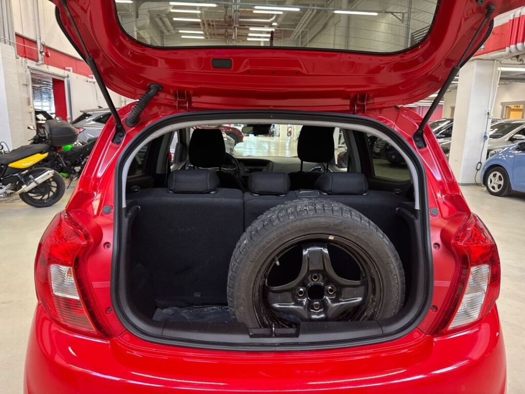 Opel Karl 2017 Punainen