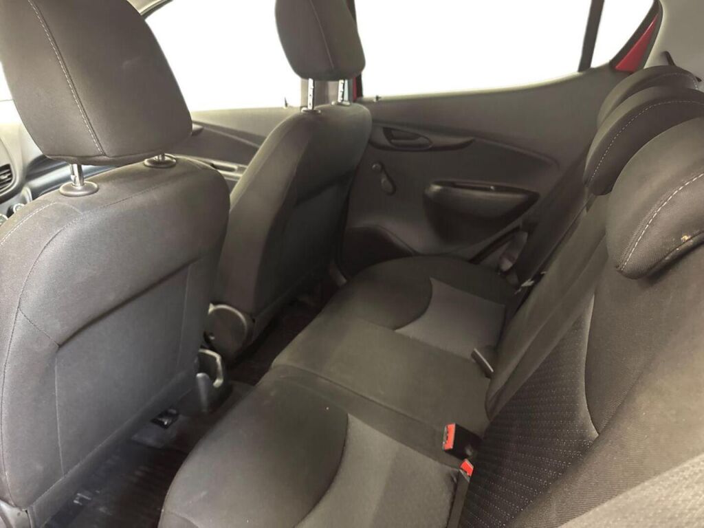Opel Karl 2017 Punainen