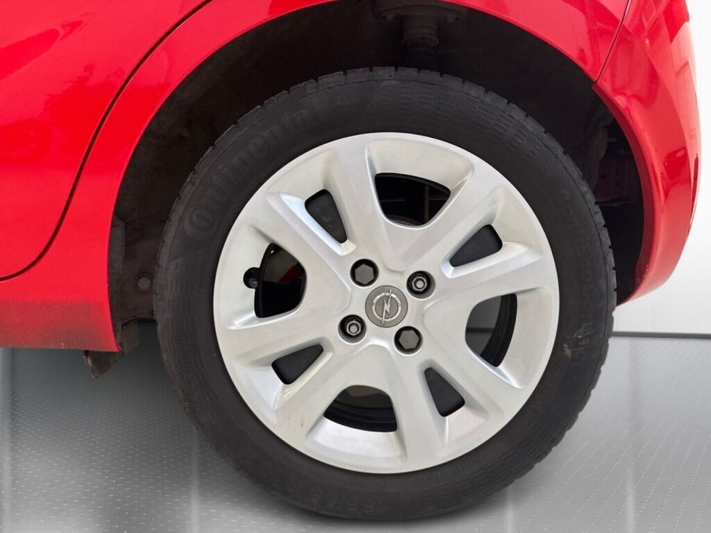 Opel Karl 2017 Punainen