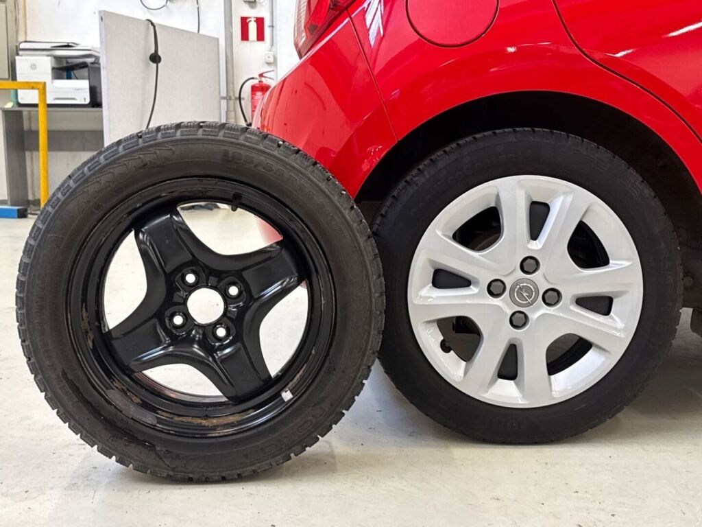 Opel Karl 2017 Punainen