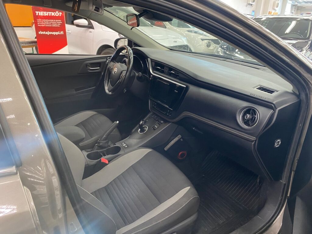 Toyota Auris 2016 Harmaa