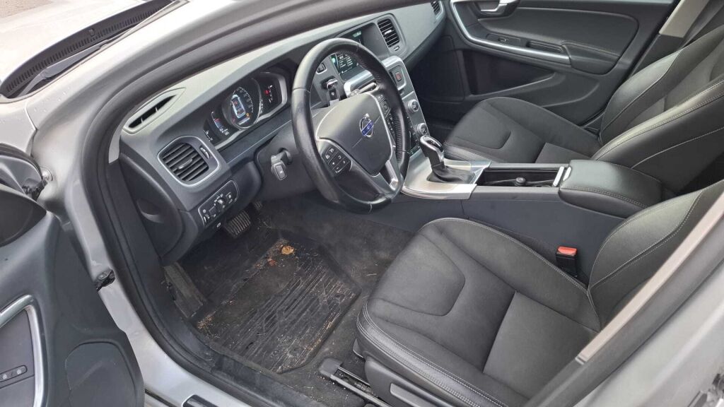 Volvo V60 2016 Harmaa