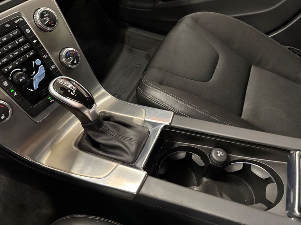 Volvo V60 2016 Harmaa