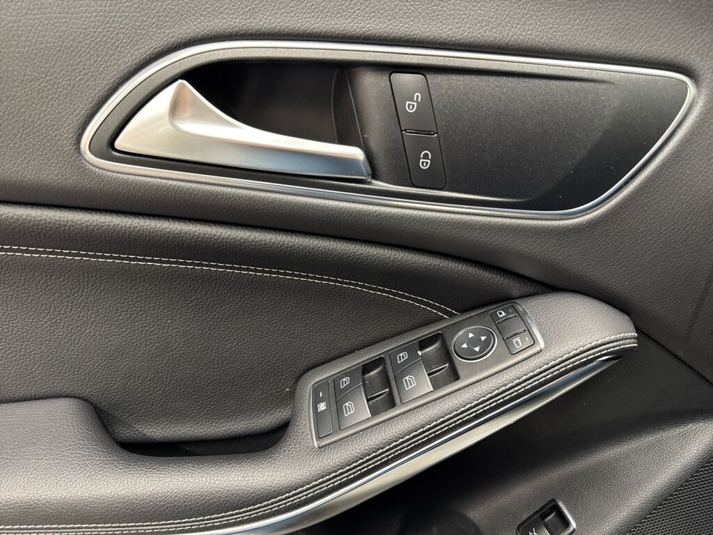 Mercedes-Benz CLA 2016 Valkoinen