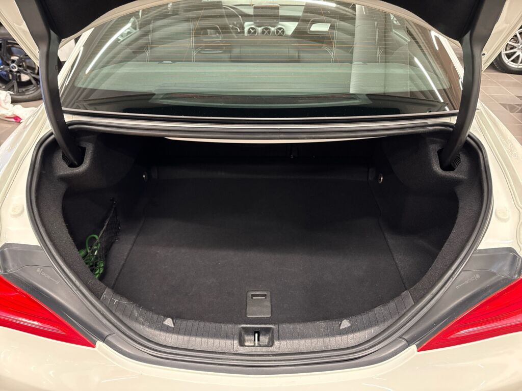 Mercedes-Benz CLA 2016 Valkoinen