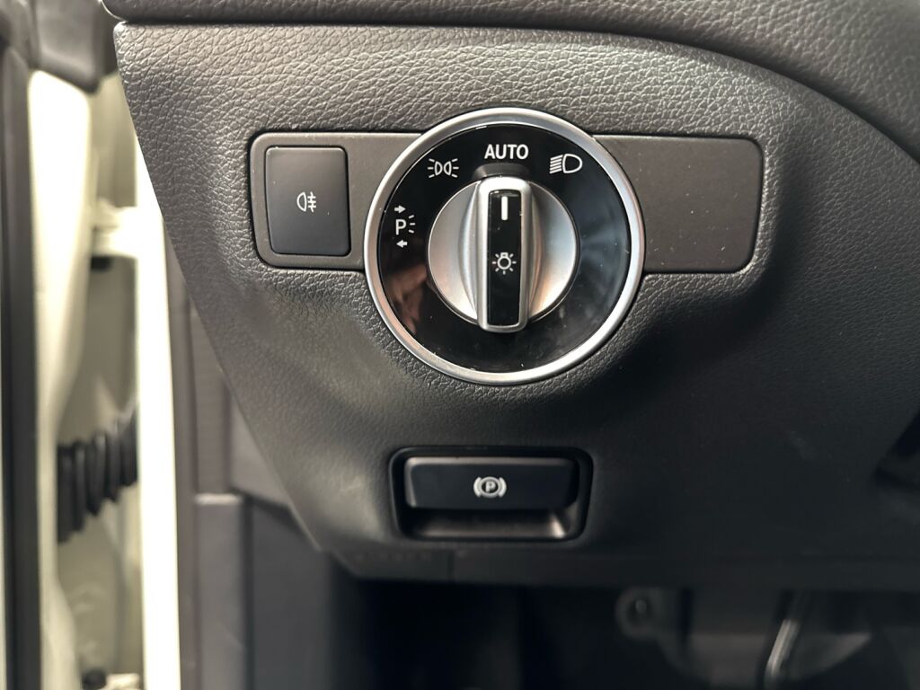 Mercedes-Benz CLA 2016 Valkoinen