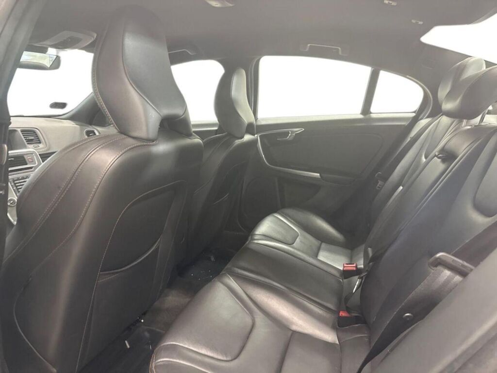 Volvo S60 Cross Country 2016 Musta