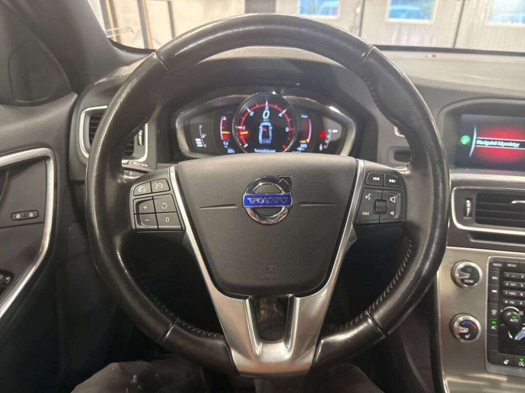 Volvo S60 Cross Country 2016 Musta