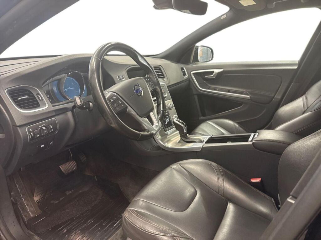 Volvo S60 Cross Country 2016 Musta