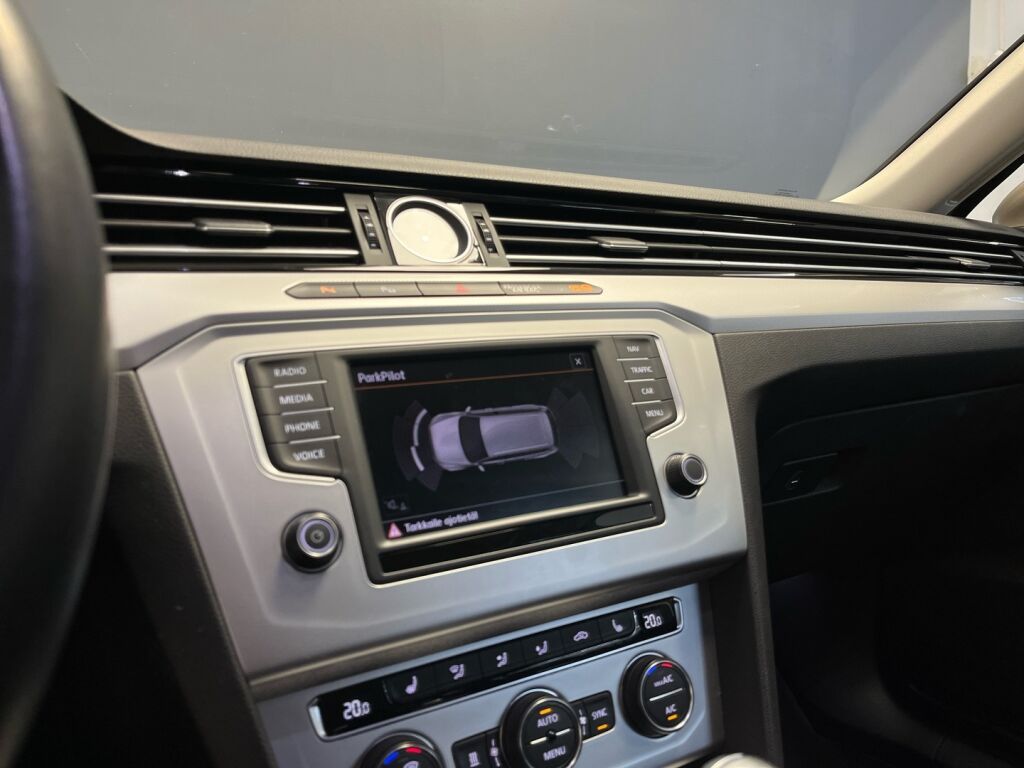 Volkswagen Passat 2016 Keltainen