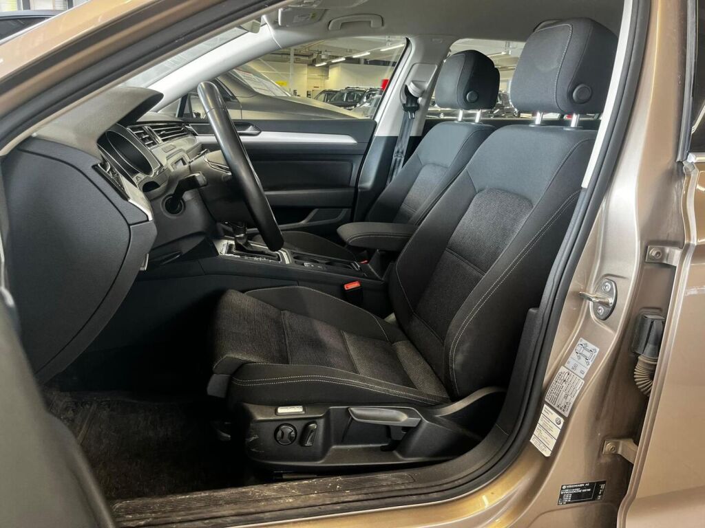 Volkswagen Passat 2016 Keltainen