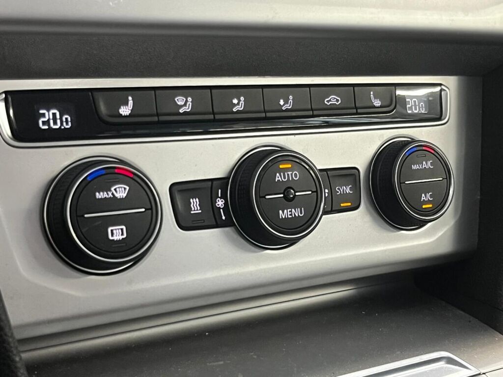 Volkswagen Passat 2016 Keltainen