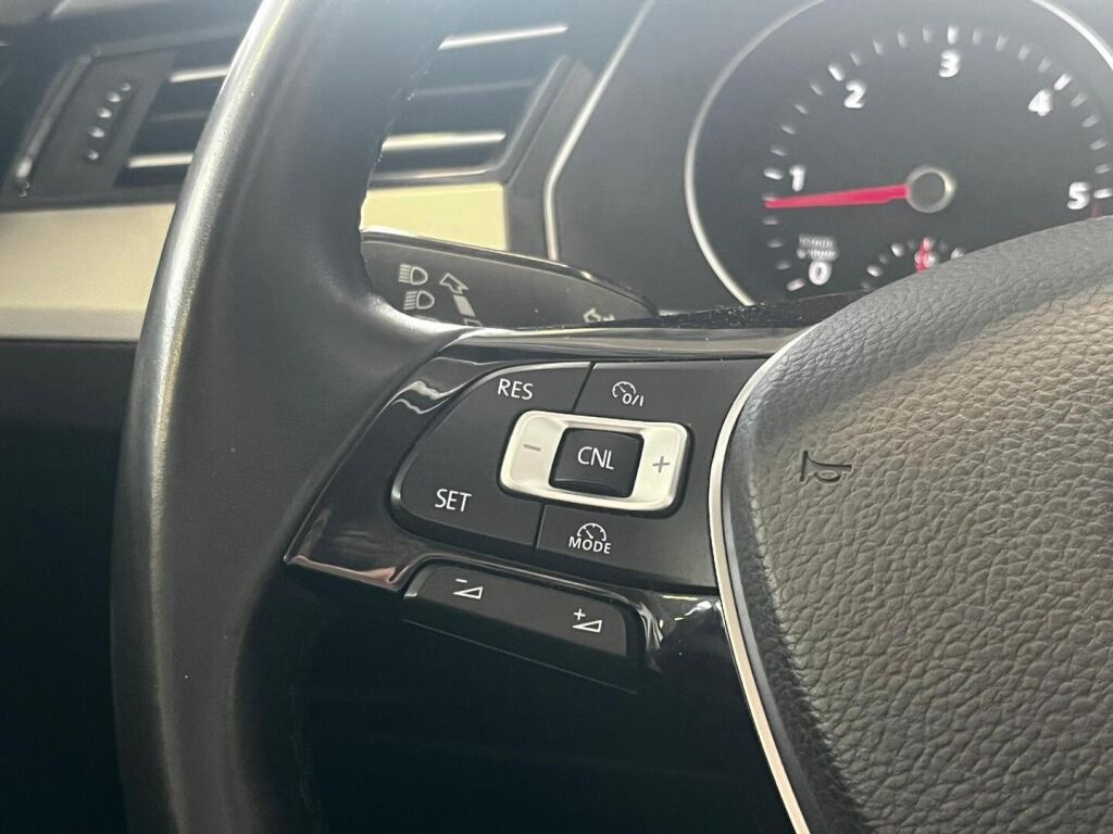 Volkswagen Passat 2016 Keltainen