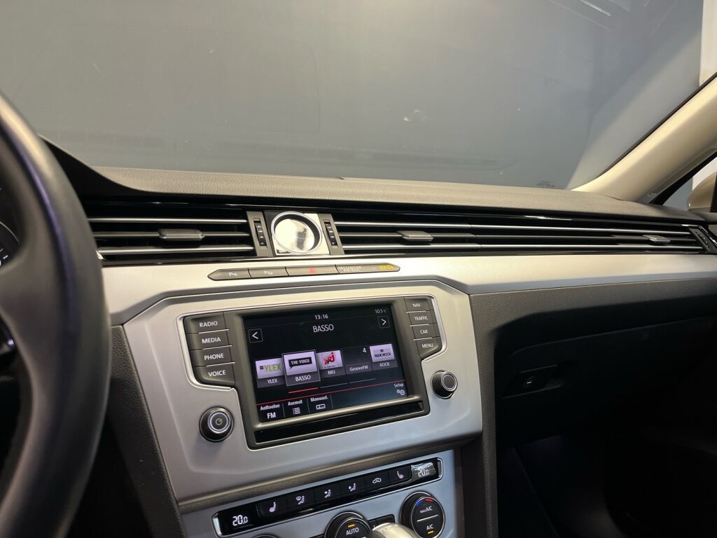 Volkswagen Passat 2016 Keltainen