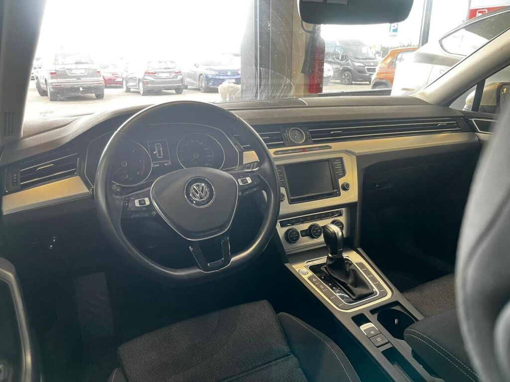 Volkswagen Passat 2016 Keltainen