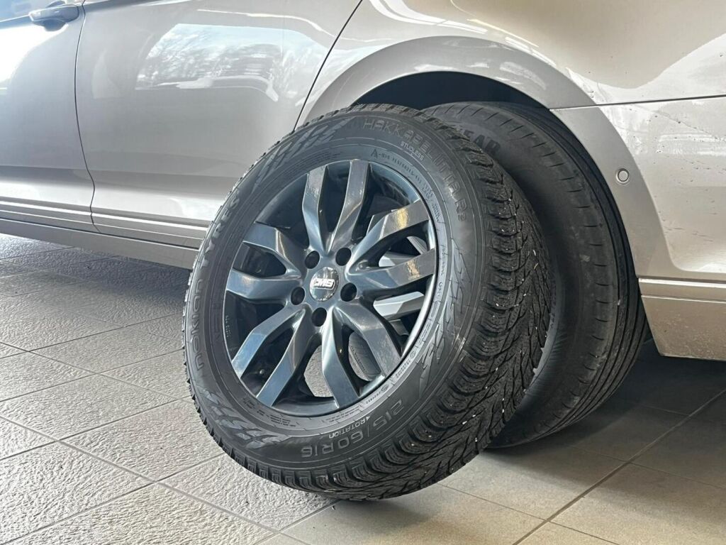 Volkswagen Passat 2016 Keltainen