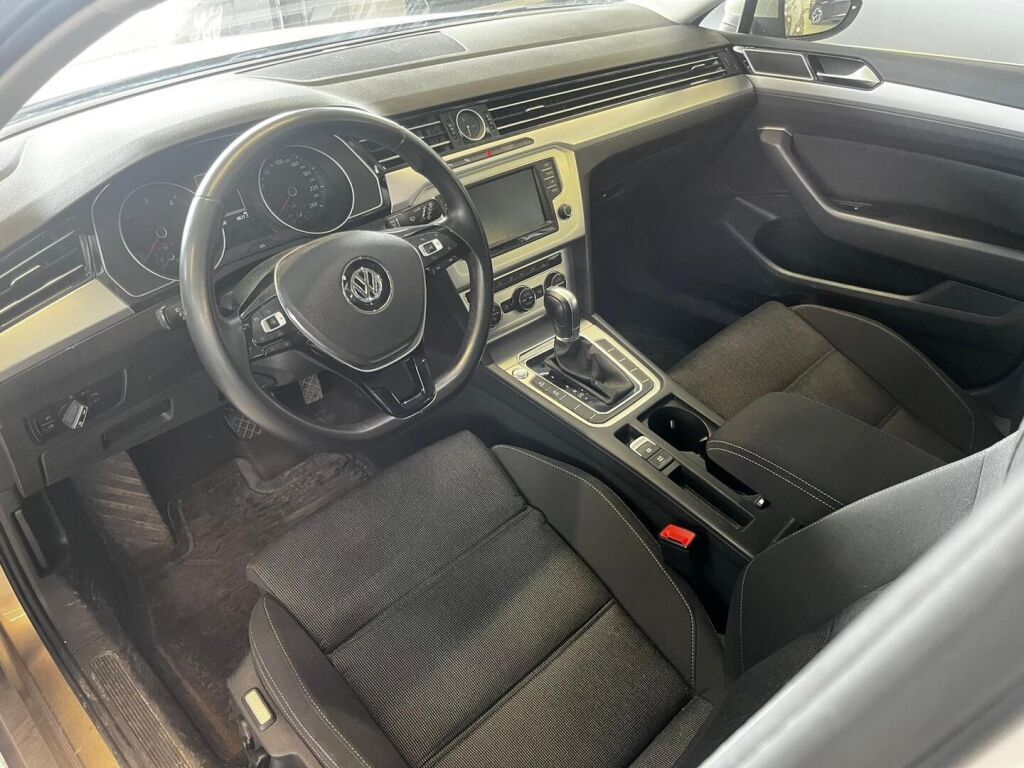Volkswagen Passat 2016 Keltainen