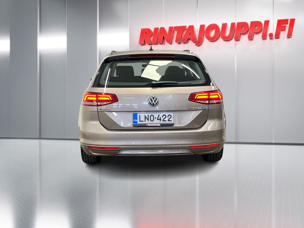 Volkswagen Passat 2016 Keltainen