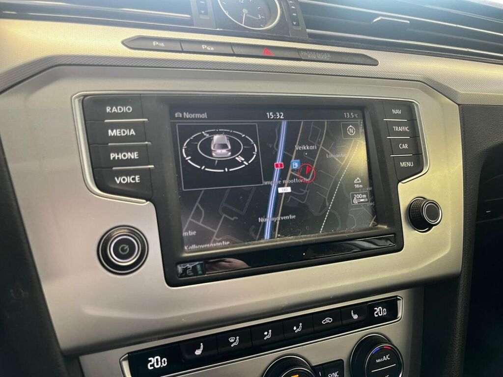 Volkswagen Passat 2016 Keltainen