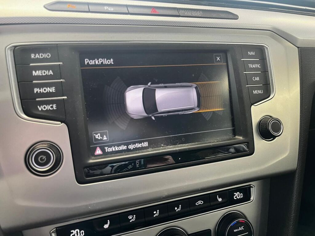 Volkswagen Passat 2016 Keltainen