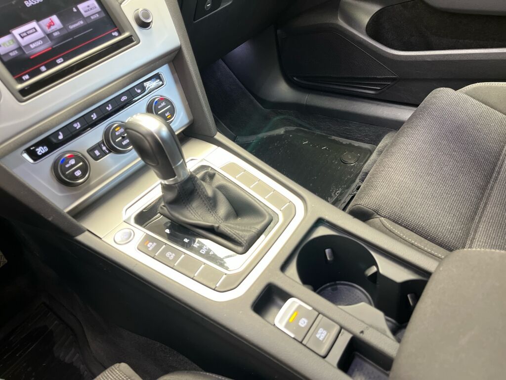 Volkswagen Passat 2016 Keltainen