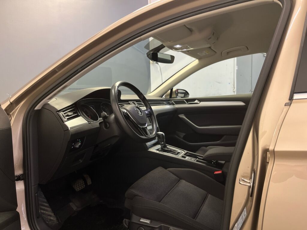 Volkswagen Passat 2016 Keltainen
