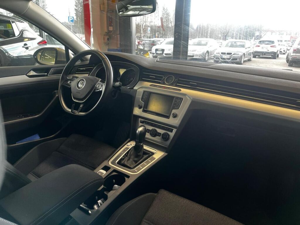 Volkswagen Passat 2016 Keltainen