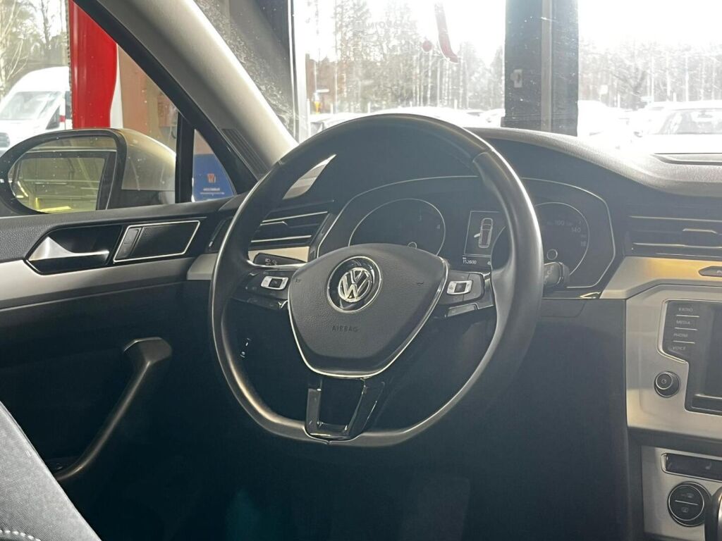 Volkswagen Passat 2016 Keltainen