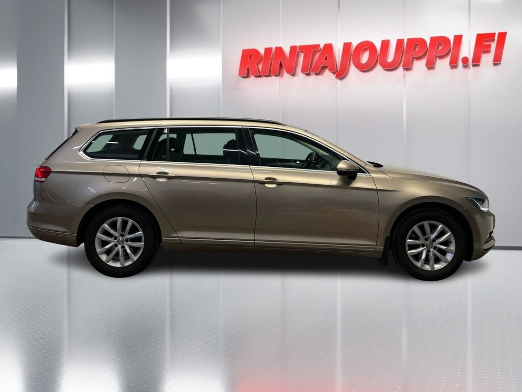 Volkswagen Passat 2016 Keltainen