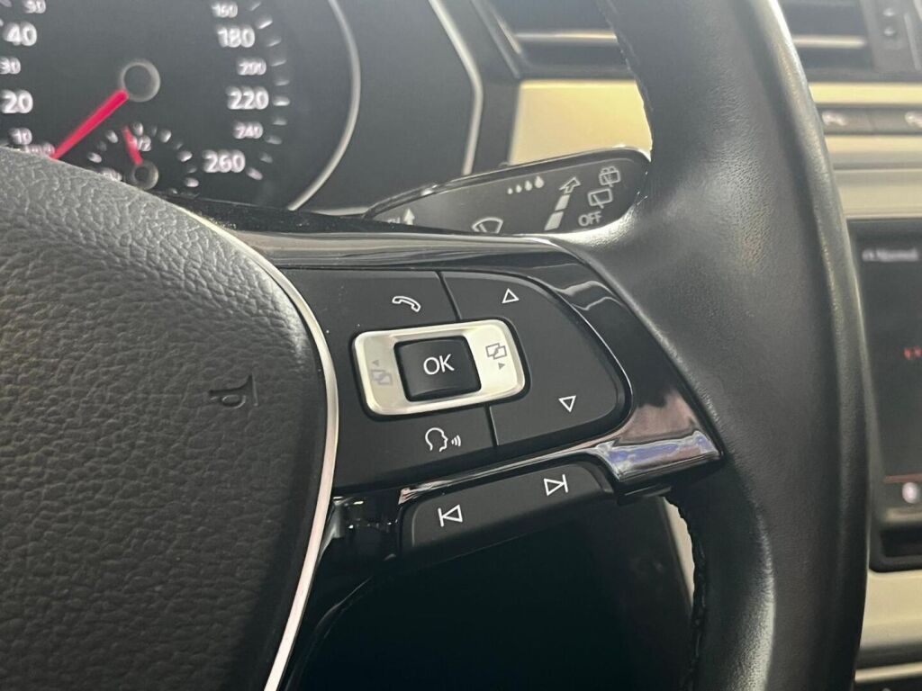 Volkswagen Passat 2016 Keltainen