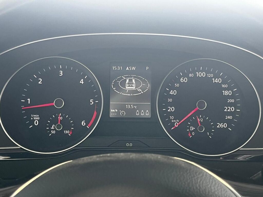 Volkswagen Passat 2016 Keltainen