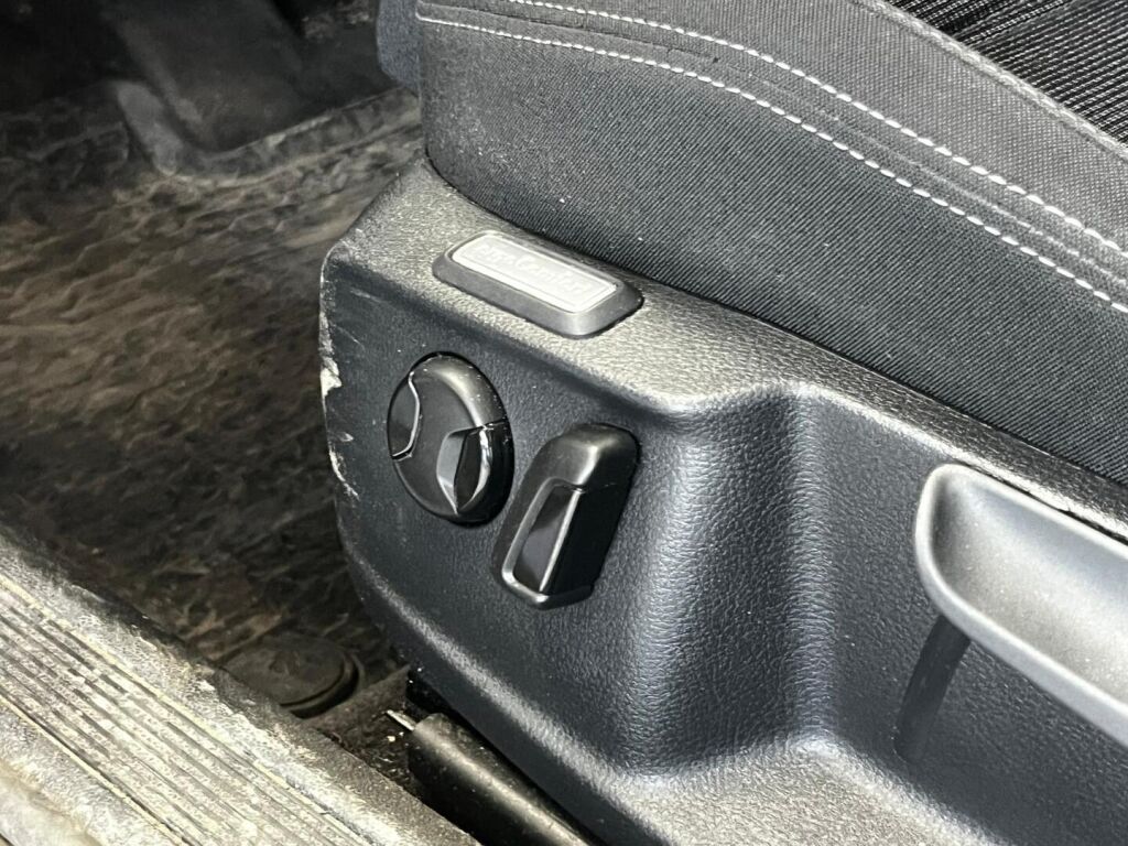 Volkswagen Passat 2016 Keltainen