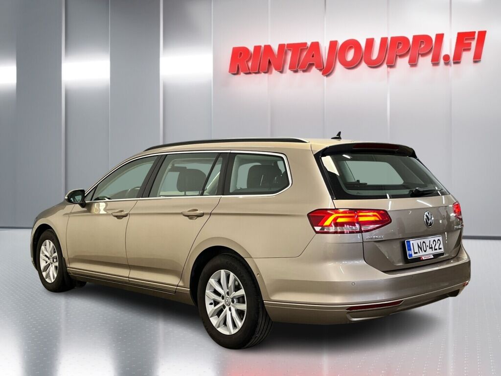 Volkswagen Passat 2016 Keltainen