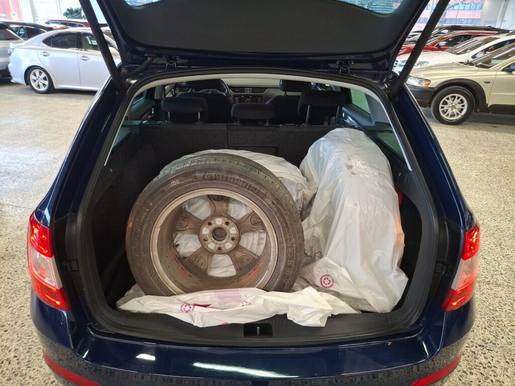 Skoda Octavia 2016 Sininen