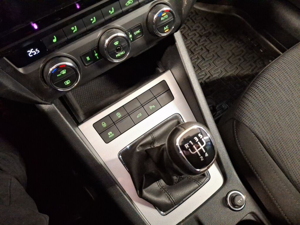 Skoda Octavia 2016 Sininen