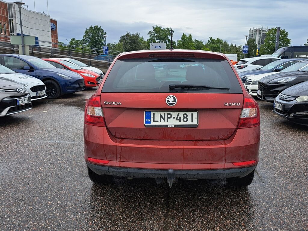 Skoda Rapid 2016 Punainen