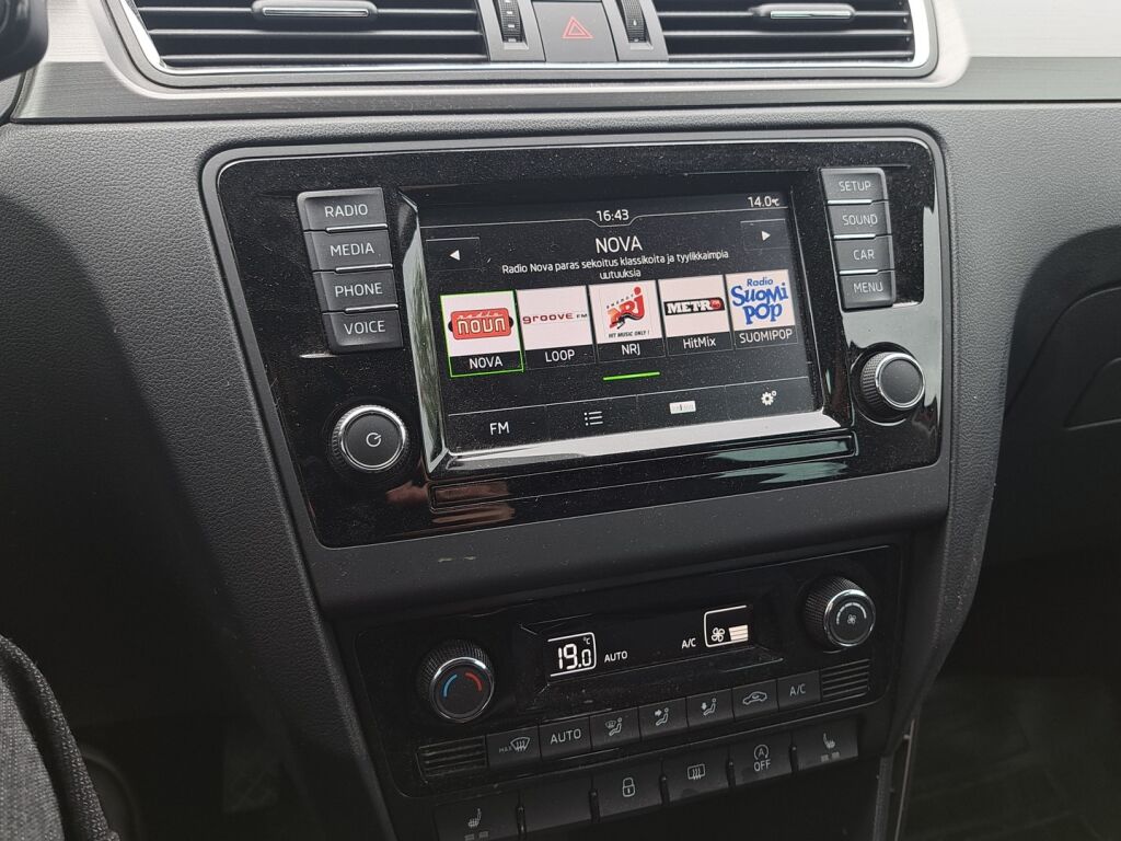 Skoda Rapid 2016 Punainen