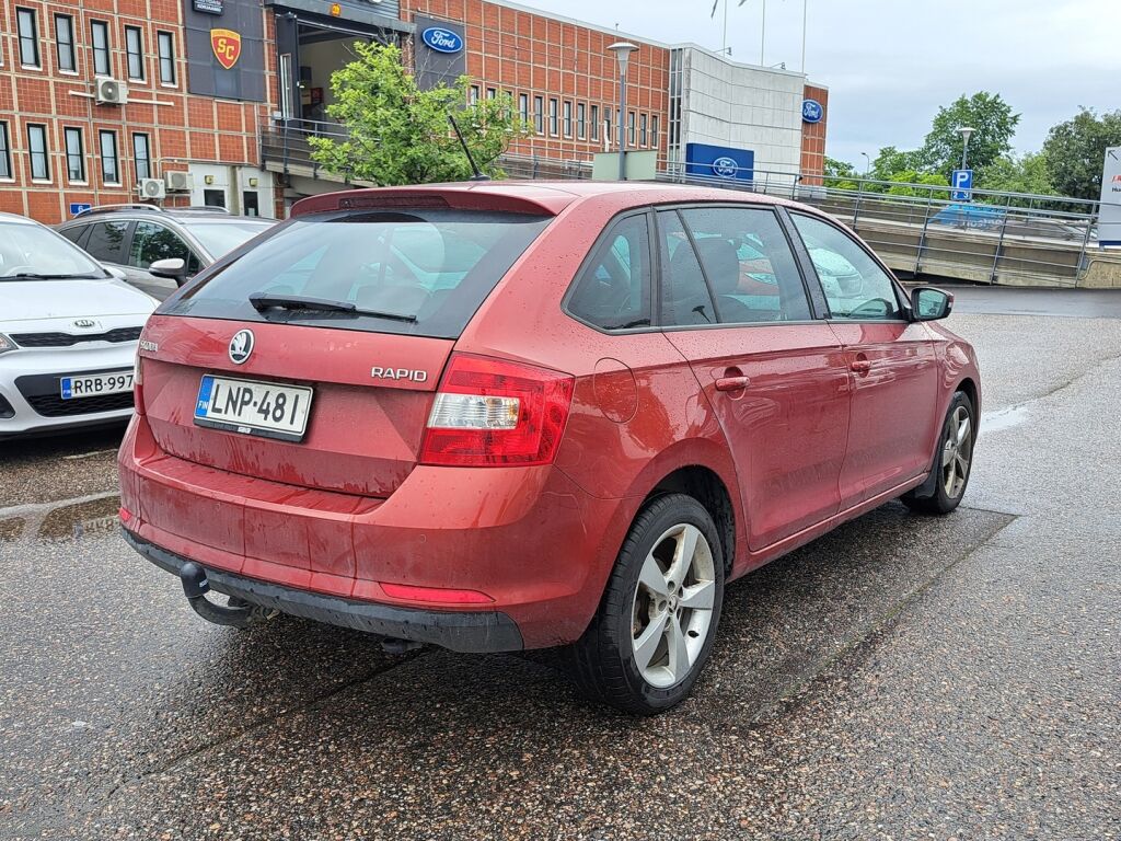 Skoda Rapid 2016 Punainen