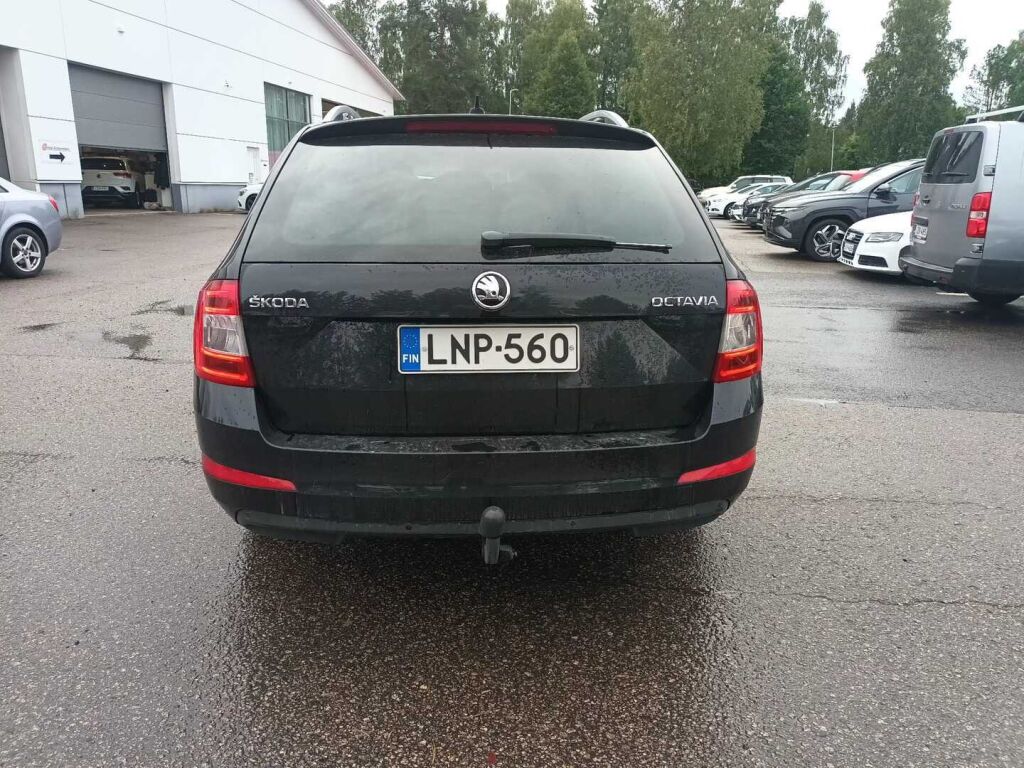 Skoda Octavia 2016 Musta
