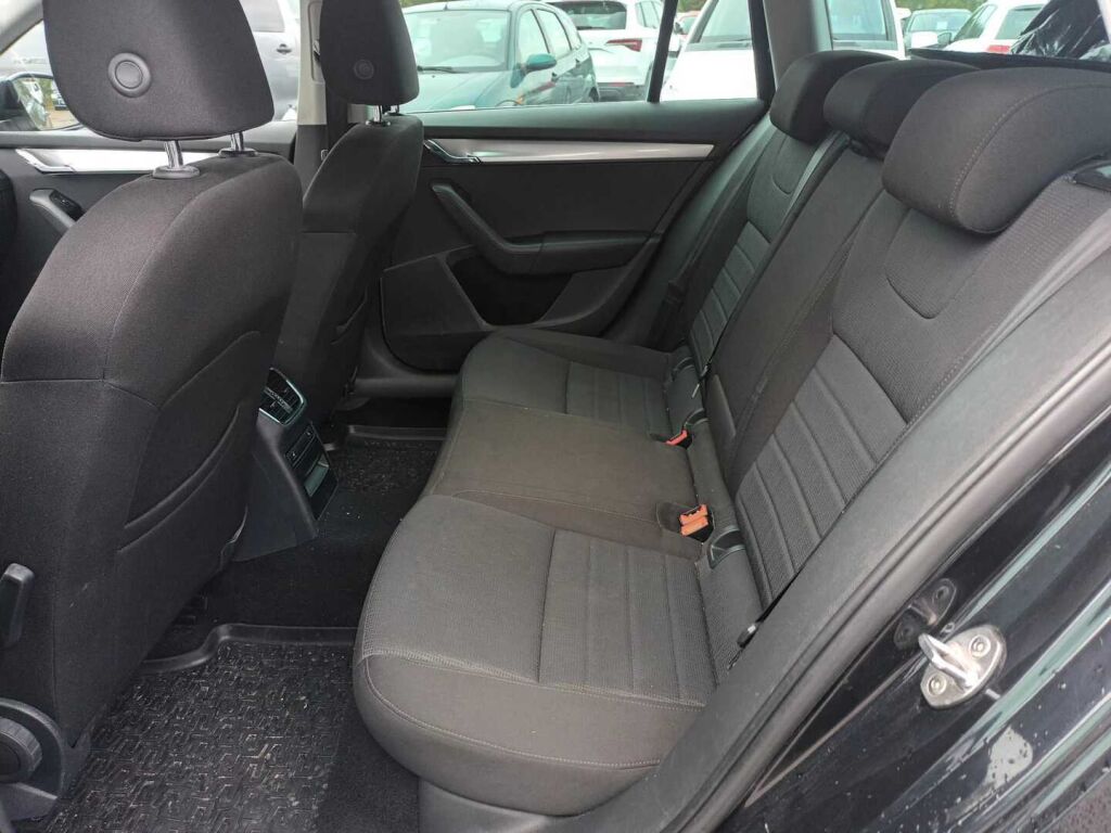 Skoda Octavia 2016 Musta