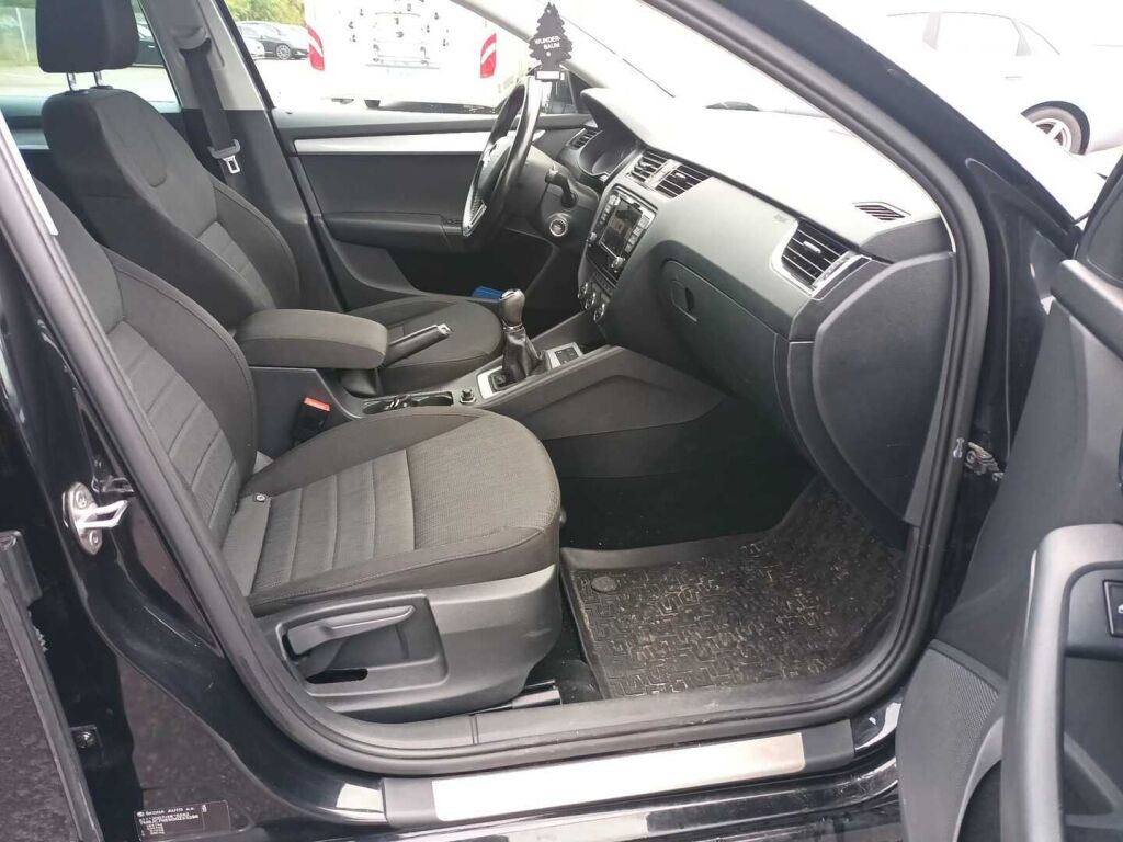 Skoda Octavia 2016 Musta