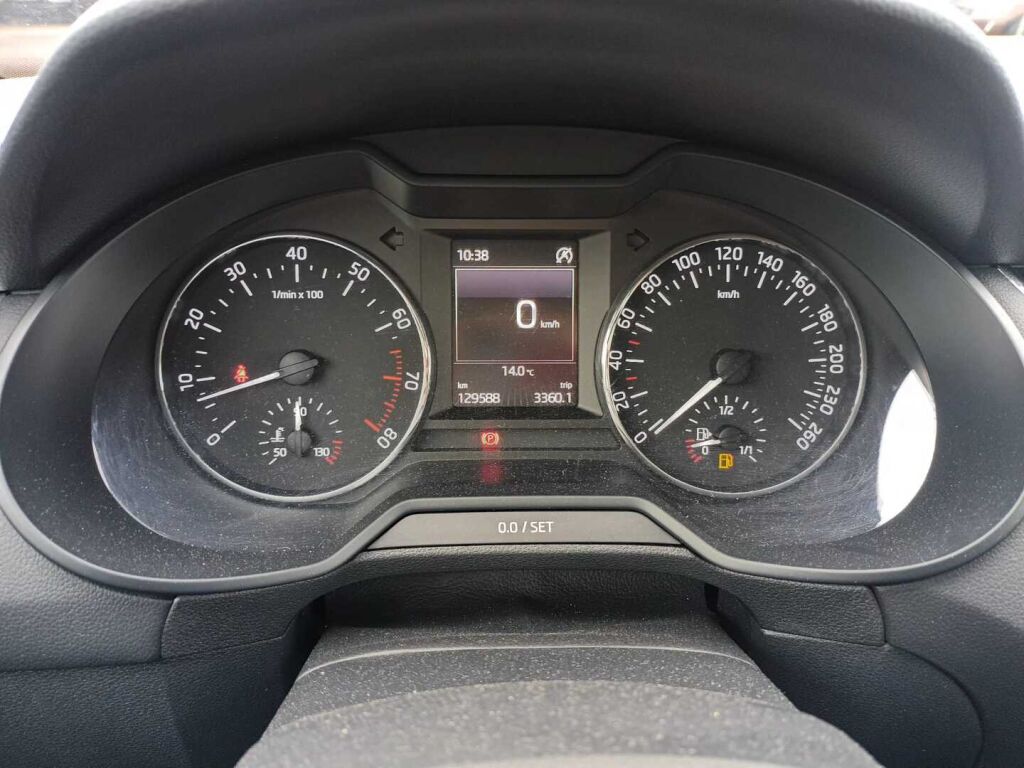 Skoda Octavia 2016 Musta