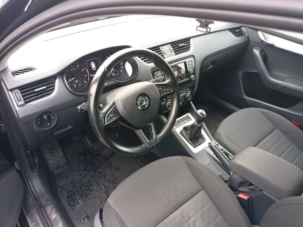 Skoda Octavia 2016 Musta